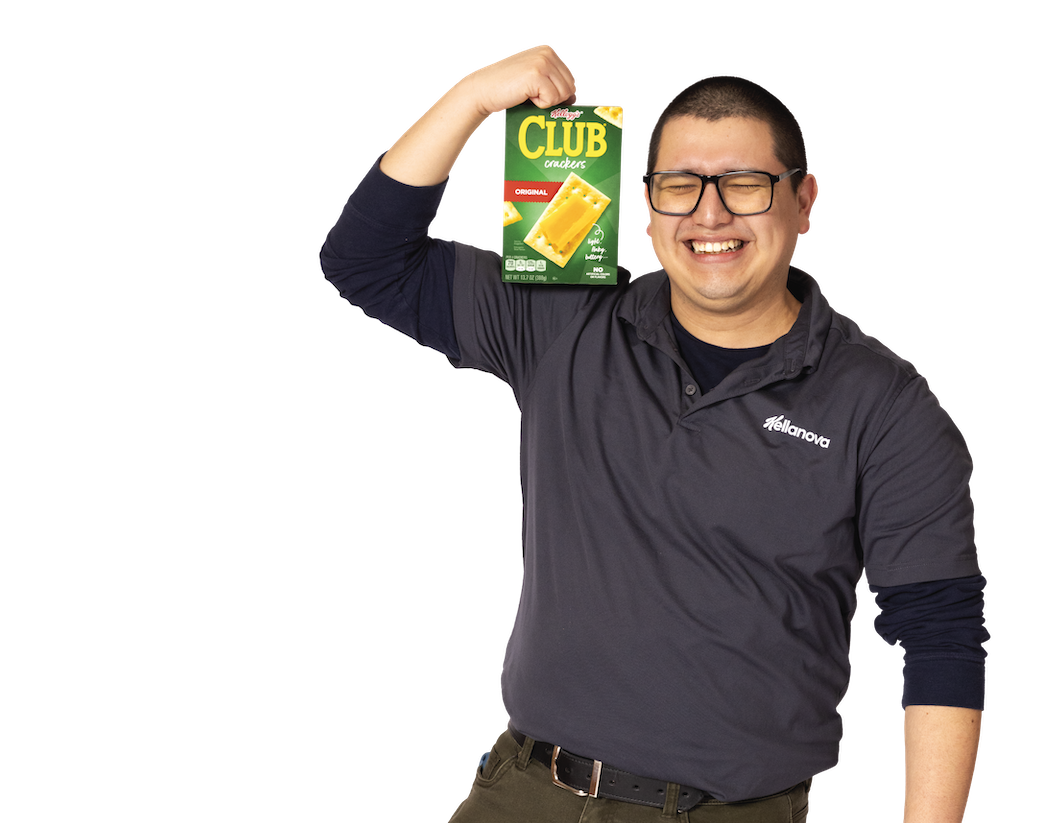 Kellanova intern pretending a Pringles can is a phone